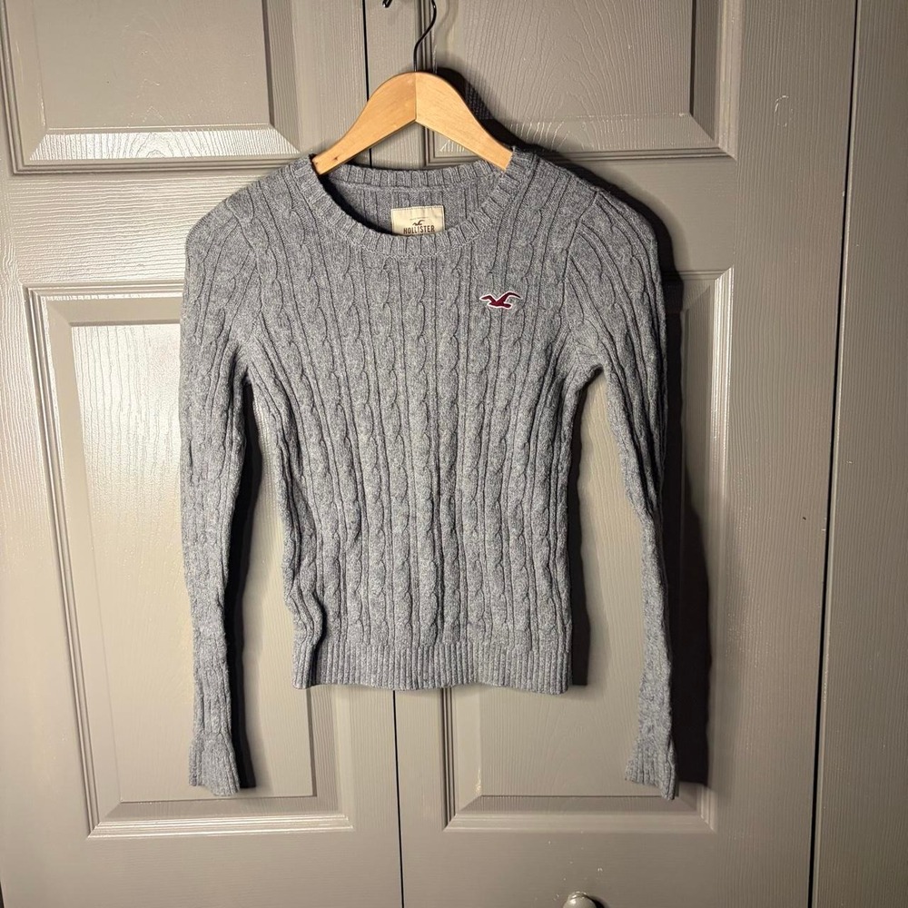 Hollister Women Grey Cable Knit Sweater Crew Neck Long Sleeve Logo Size S